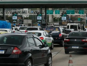 Andarilho invade Ponte Rio-Niterói e causa confusão no trânsito