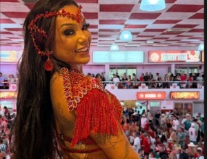 Letícia Guimarães conquista novo marco no Carnaval: destaque do Salgueiro aos 20 anos de passarela