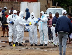Homens armados matam dez pessoas em cidade da África do Sul