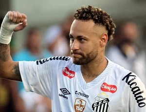 Neymar passa por cirurgia bem-sucedida no joelho esquerdo 