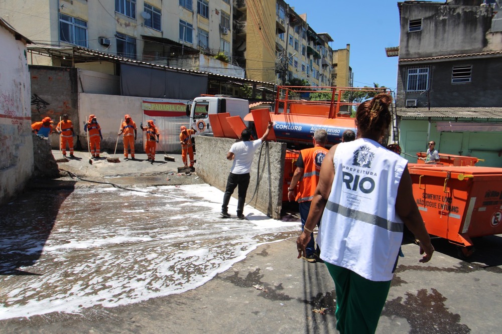 Prefeitura amplia instalação de contêineres de grande capacidade em comunidades para facilitar descarte correto de lixo  