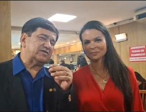 Jessika de Noronha emociona-se em cerimônia solene da Marinha Mercante no Teatro Municipal de São Gonçalo