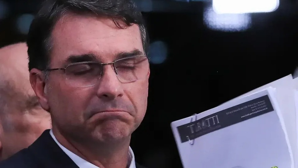 Flávio Bolsonaro inicia pré-campanha buscando mercado e aliados do bolsonarismo