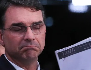 Flávio Bolsonaro inicia pré-campanha buscando mercado e aliados do bolsonarismo