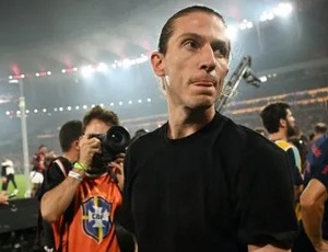 Flamengo não chega a acordo com Filipe Luís e negocia com Leo Jardim