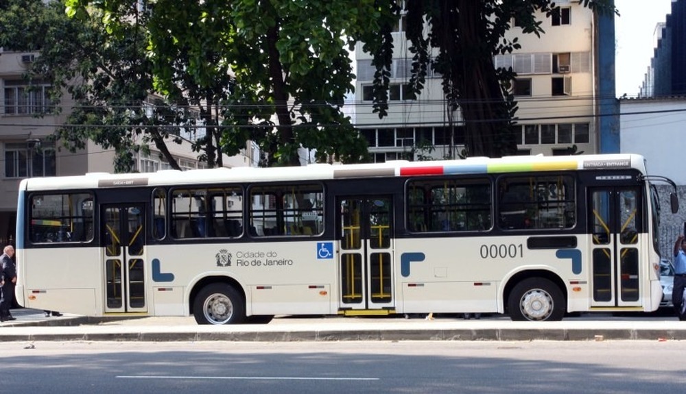 Paes anuncia reajuste da passagem de ônibus no Rio: R$ 5,00 é o novo preço da 'aventura urbana'
