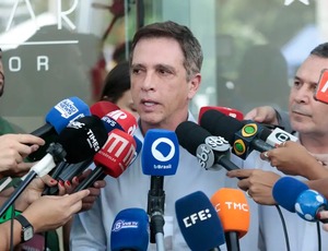 Bolsonaro deve ter alta nesta quinta e retornar à cela na PF