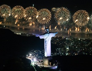 Réveillon 2026 no Rio impressiona com maior queima de fogos da história de Copacabana; confira as fotos