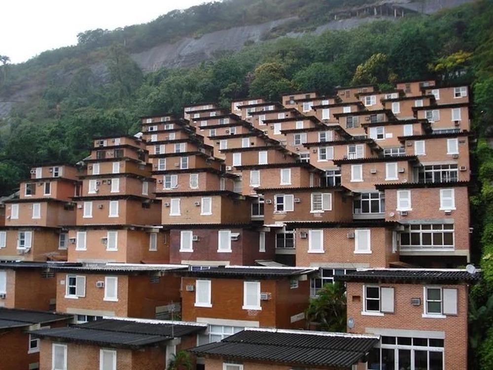 Condomínio inspirado em favelas vira endereço de luxo no Rio