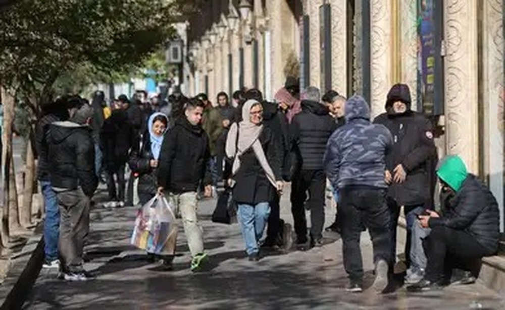 Protestos se espalham por universidades do Irã; governo propõe diálogo