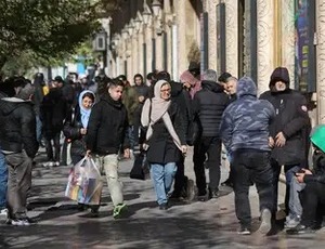 Protestos se espalham por universidades do Irã; governo propõe diálogo