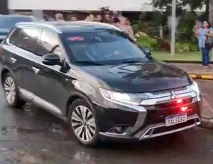 Ex-presidente Jair Bolsonaro deixou o hospital DF Star no fim da tarde desta quinta (1º)