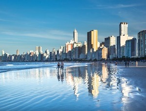 Casal agredido em Porto de Galinhas passa réveillon em Balneário Camboriú