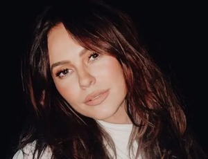 Recém-separada, Paolla Oliveira surge radiante para o Réveillon