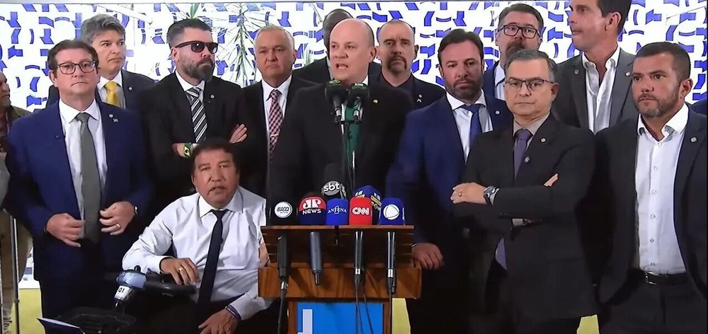 Oposição tem número suficiente de assinaturas para CPMI do Banco Master