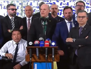 Oposição tem número suficiente de assinaturas para CPMI do Banco Master