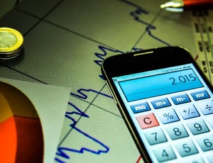 Economia mundial deve manter ritmo moderado de crescimento em 2026