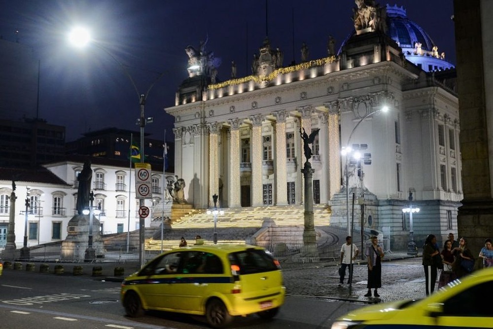 Deputados da Alerj gastam R$ 10,7 milhões com carros e combustível em apenas nove meses