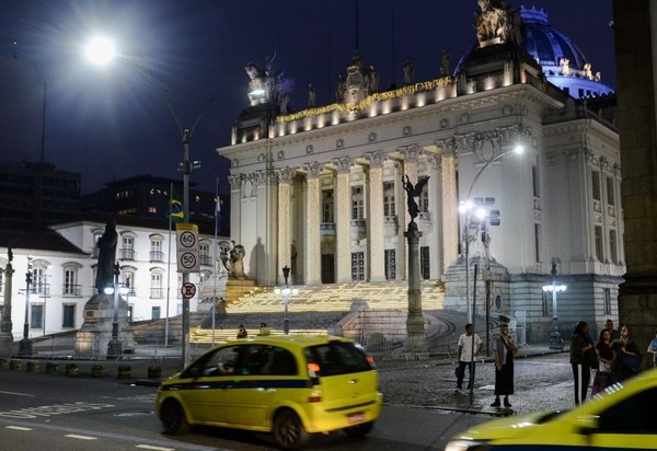 Deputados da Alerj gastam R$ 10,7 milhões com carros e combustível em apenas nove meses