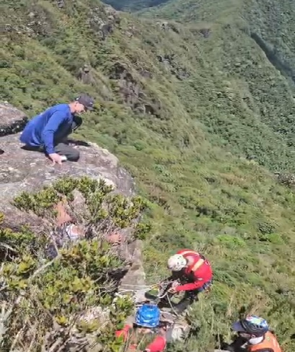 Jovem desaparecido no Pico do Paraná é encontrado com vida após dias de buscas intensas