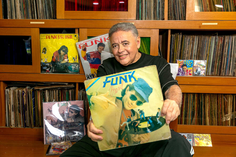 DJ Marlboro transforma criação artesanal dos anos 80 em obra definitiva do funk brasileiro