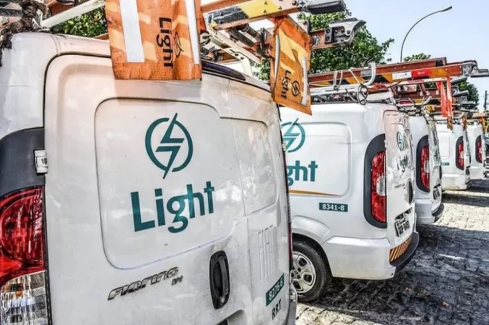 Light monta atendimento especial no Leme e em Copacabana após apagão de 50 horas causado por furto de cabos