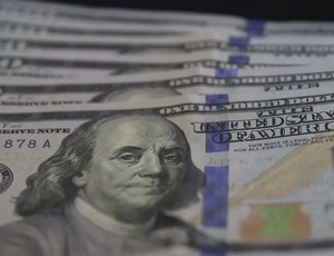 Dólar cai para R$ 5,40 após invasão à Venezuela