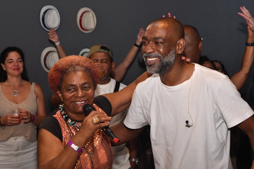 Samba Libertador inaugura 2026 em novo espaço no Centro do Rio com Negão da Serrinha recebendo a bateria do Salgueiro, Joana Nascimento e Enzo Belmonte