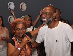 Samba Libertador inaugura 2026 em novo espaço no Centro do Rio com Negão da Serrinha recebendo a bateria do Salgueiro, Joana Nascimento e Enzo Belmonte