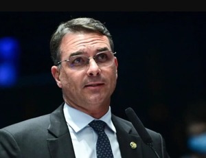 Flávio Bolsonaro denuncia ameaças de morte