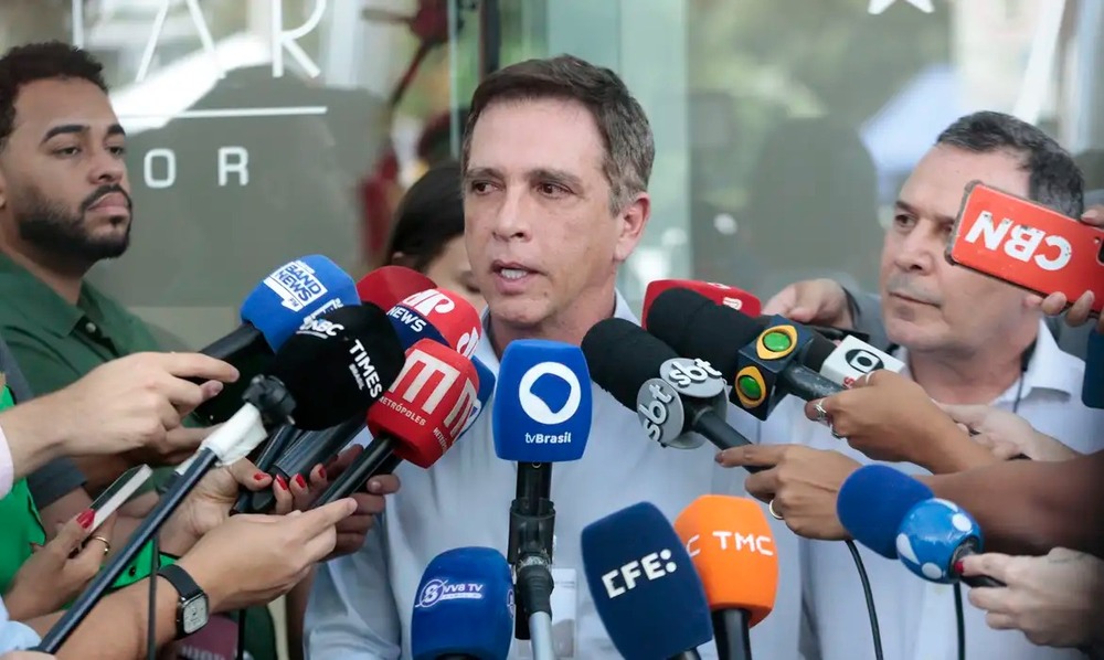 Médico de Bolsonaro confirma traumatismo craniano leve