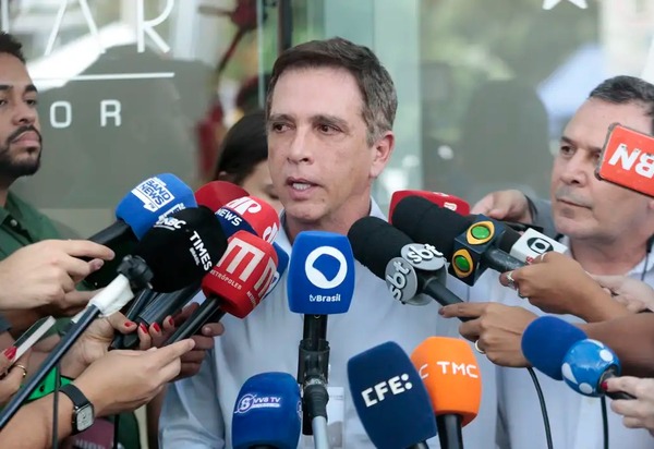 Médico de Bolsonaro confirma traumatismo craniano leve