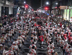 Niterói une samba, formação e solidariedade no lançamento do Carnaval 2026