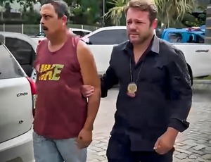 Polícia prende homem suspeito de matar a tiros, cachorro em Magé