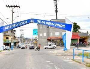 Prefeito Canella planeja melhorias para os Bairros e instala pórticos com a marca do desenvolvimento em Belford Roxol