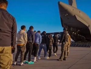 Governo Trump revoga mais de 100 mil vistos, diz Departamento de Estado