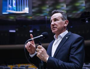 Deputado Jorge Goetten apresenta representação ao TCU para investigar rombo bilionário do Banco Master e uso indevido de títulos ligados ao BESC