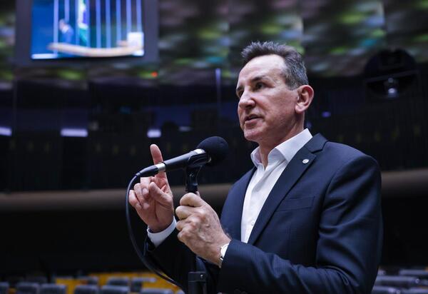 Deputado Jorge Goetten apresenta representação ao TCU para investigar rombo bilionário do Banco Master e uso indevido de títulos ligados ao BESC