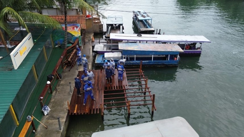 Deque construído de forma irregular é demolido na Ilha da Gigóia; veja o vídeo