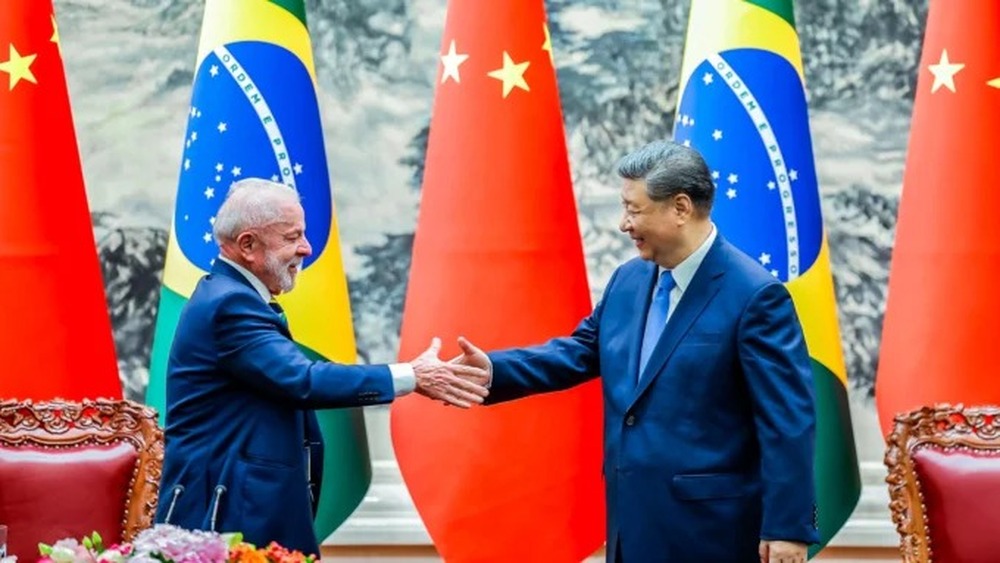 Xi Jinping diz que China vai aumentar presença no Brasil durante conversa com Lula
