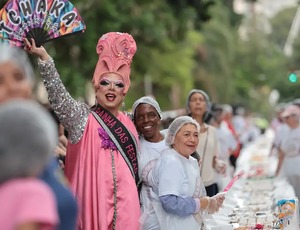 Aniversário da capital SP é comemorado com tradicional bolo do Bixiga