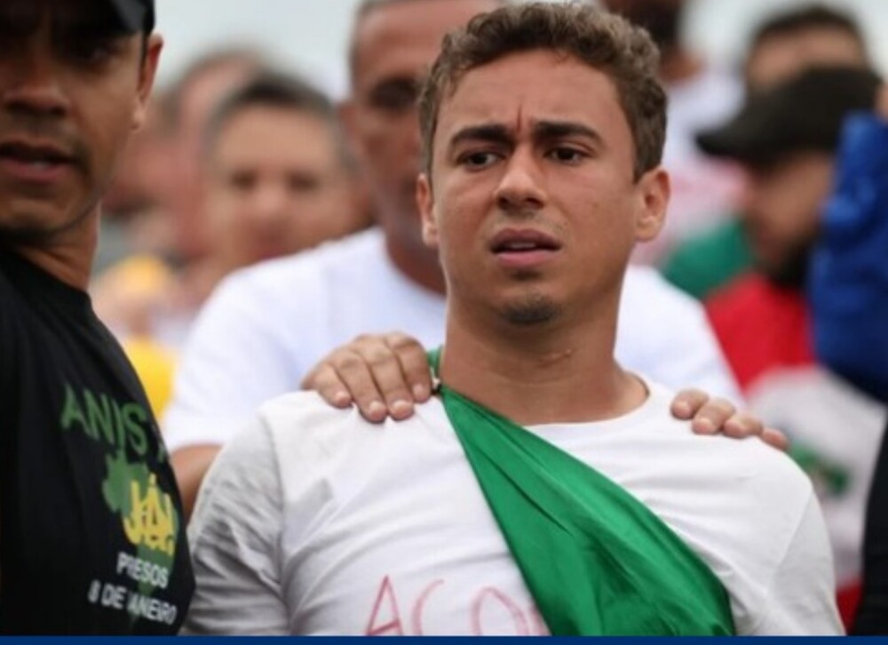 Deputado Nikolas Ferreira usa colete à prova de balas em protesto após ameaças