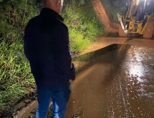 Tande Vieira acompanha liberação da estrada entre Visconde de Mauá e Campo Alegre após queda de barreiras