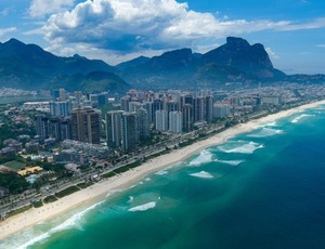 Liminar da Justiça Federal manda retirar estruturas irregulares da areia da Barra