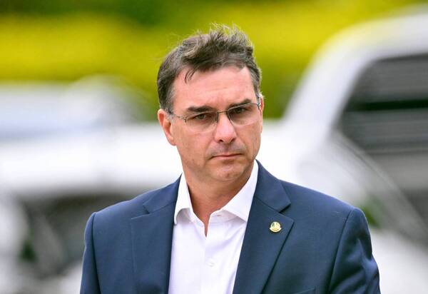 Centrão começou a abandonar o bolsonarismo; tendência é Flávio Bolsonaro ficar isolado