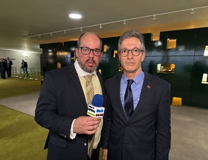 Zema confirma candidatura no partido Novo e racha base de Flavio Bolsonaro