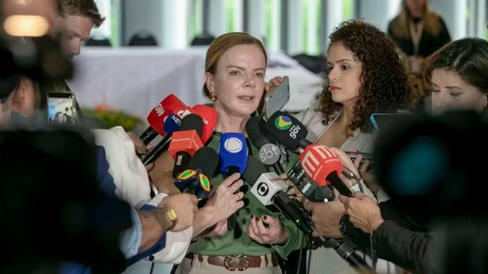 Gleisi Hoffmann diz que Lewandowski deve ter avisado Lula de contrato milionário com Banco Master