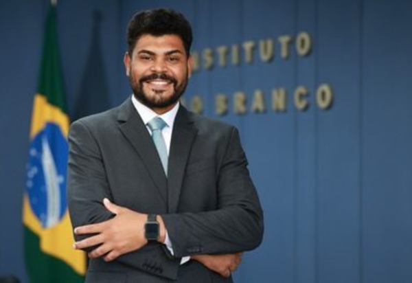 Conheça a história de Daniel, o jovem diplomata que se formou pelo Prouni