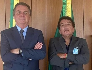 Magno Malta tenta ‘carteirada’ para visitar Bolsonaro e Moraes nega