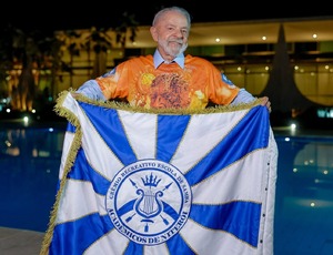 Lula na Sapucaí? Escola vai desfilar elogiando o petista e criticando Bolsonaro